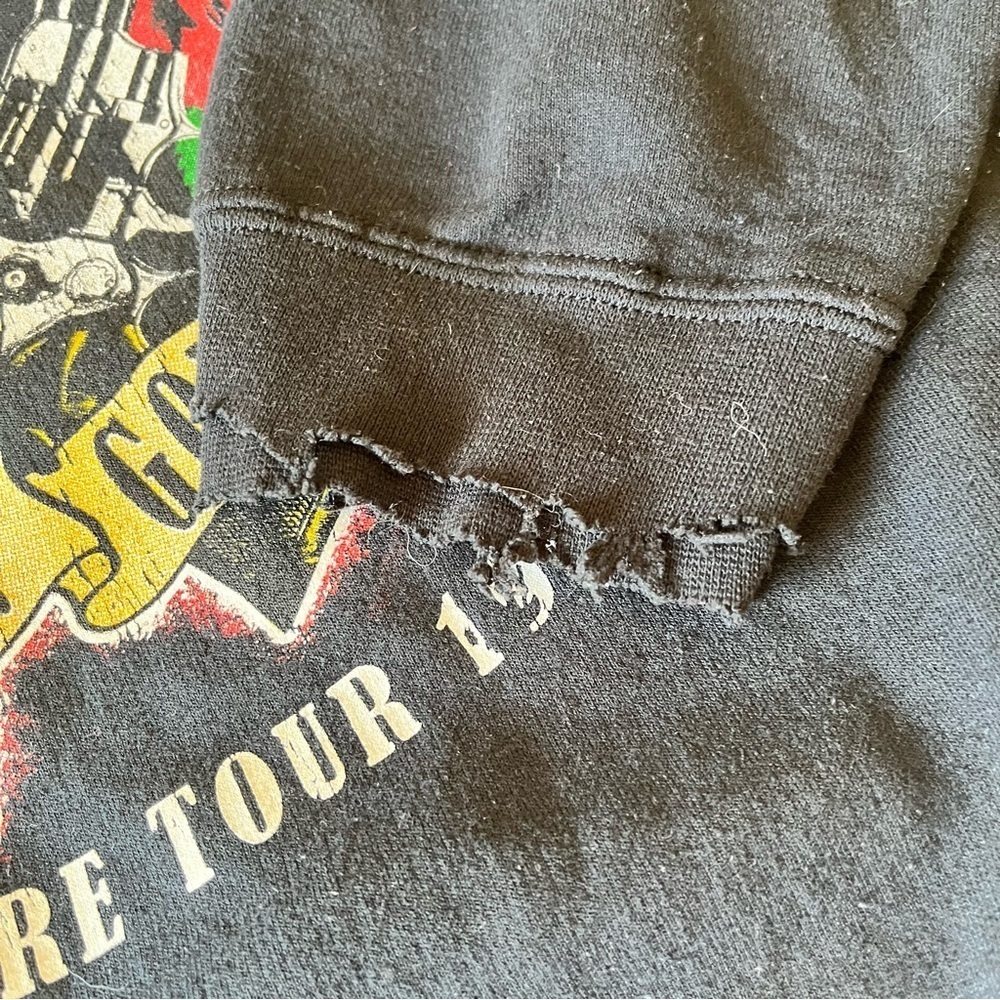 Guns N’ Roses Theatre Tour 1991 Sweatshirt M Black Pullover Crew Neck Distressed - Picture 5 of 10